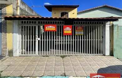 Imagem: A casa possui 4 Dormitórios, 1 Banheiro, 4 Vagas na garagem