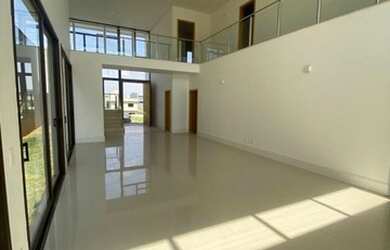 Imagem: A casa em condomínio para alugar possui 4 Dormitórios, 5 Banheiros