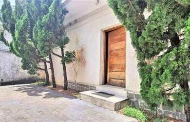 Imagem: O depósito possui 1 Vaga na garagem, 168m² de Área e está