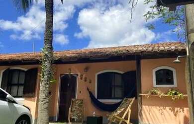 Imagem: A casa possui 3 Dormitórios, 2 Banheiros, 1 Vaga na garagem