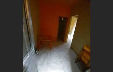 Imagem: A casa possui 2 Dormitórios e 1 Banheiro e está localizado