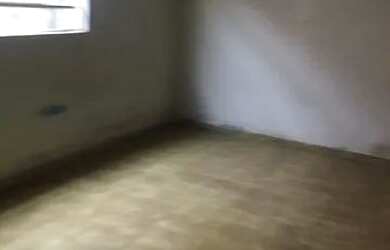 Imagem: A casa possui 3 Dormitórios, 2 Banheiros, 1 Vaga na garagem