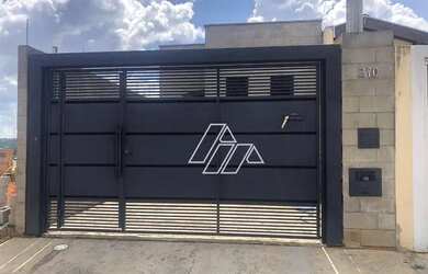 Imagem: A casa possui 2 Dormitórios, 1 Banheiro, 2 Vagas na garagem