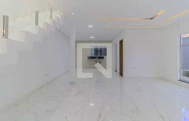 Imagem: A casa em condomínio possui 3 Dormitórios, 4 Banheiros, 2