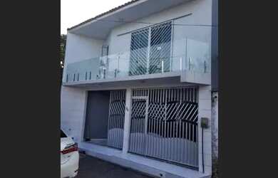 Imagem: A casa possui 3 Dormitórios, 1 Banheiro, 1 Vaga na garagem