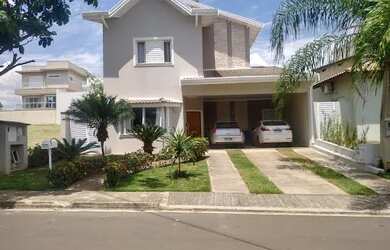 Imagem: A casa em condomínio possui 4 Dormitórios, 5 Banheiros, 4