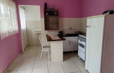 Imagem: A casa em condomínio possui 1 Dormitório, 1 Banheiro e está