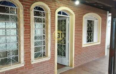 Imagem: A casa possui 2 Dormitórios, 1 Banheiro, 2 Vagas na garagem