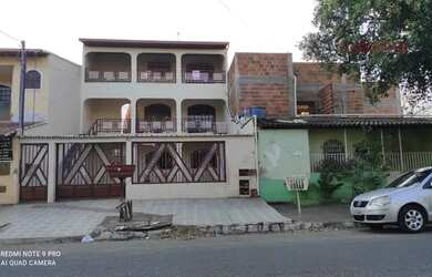 Imagem: A casa possui 5 Dormitórios, 4 Banheiros, 2 Vagas na garagem