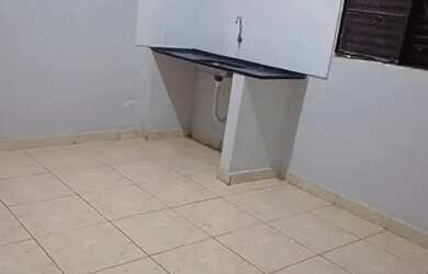 Imagem: A casa possui 2 Dormitórios, 1 Banheiro, 2 Vagas na garagem