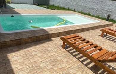 Imagem: A casa possui 4 Dormitórios, 2 Banheiros, 2 Vagas na garagem