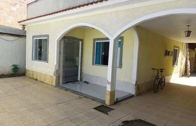 Imagem: A casa possui 2 Dormitórios, 2 Banheiros, 3 Vagas na garagem