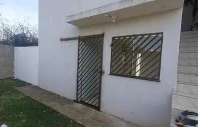 Imagem: O apartamento possui 2 Dormitórios, 1 Banheiro, 2 Vagas na