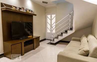 Imagem: A casa possui 3 Dormitórios, 3 Banheiros, 2 Vagas na garagem