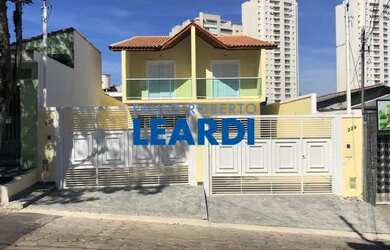 Imagem: A casa possui 3 Dormitórios, 4 Banheiros, 4 Vagas na garagem