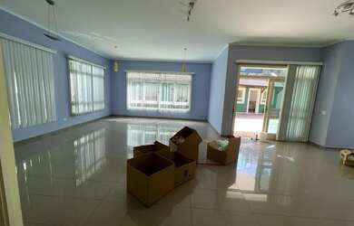 Imagem: A casa em condomínio possui 4 Dormitórios, 3 Banheiros, 4