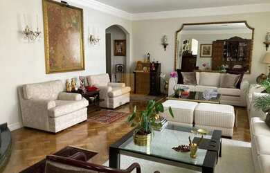 Imagem: O apartamento possui 4 Dormitórios, 3 Banheiros, 4 Vagas na