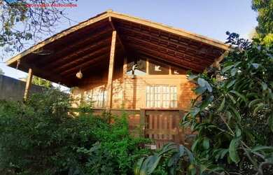 Imagem: A casa possui 5 Dormitórios, 2 Banheiros, 5 Vagas na garagem