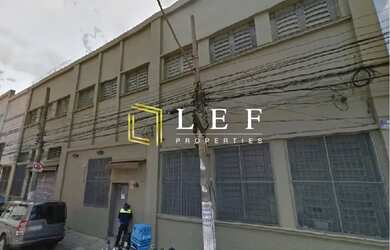 Imagem: O depósito possui 5 Vagas na garagem, 2.400m² de Área e