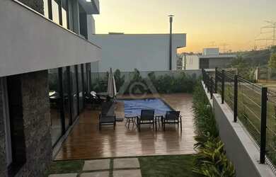 Imagem: A casa em condomínio possui 4 Dormitórios, 5 Banheiros, 5