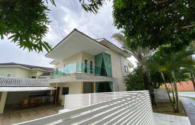 Imagem: A casa em condomínio possui 4 Dormitórios, 5 Banheiros, 4