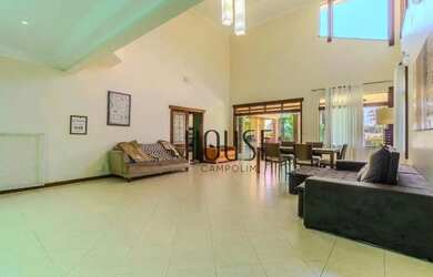 Imagem: A casa em condomínio possui 4 Dormitórios, 5 Banheiros, 4