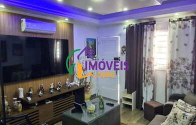 Imagem: A casa possui 2 Dormitórios, 2 Banheiros, 2 Vagas na garagem