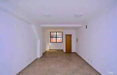 Imagem: O depósito possui 1 Vaga na garagem, 32m² de Área e está