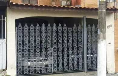 Imagem: A casa possui 4 Dormitórios, 5 Banheiros, 2 Vagas na garagem