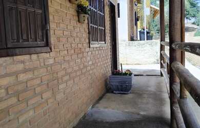 Imagem: A casa possui 2 Dormitórios, 1 Banheiro, 1 Vaga na garagem