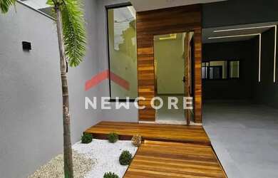 Imagem: A casa possui 3 Dormitórios, 2 Banheiros, 2 Vagas na garagem