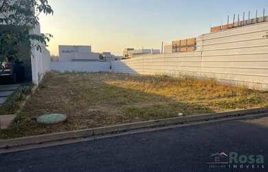 Imagem: O terreno possui 300m² de Área e está localizado em Cuiabá