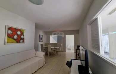 Imagem: A casa possui 3 Dormitórios, 2 Banheiros, 4 Vagas na garagem