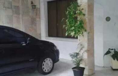 Imagem: O depósito à venda possui 2 Vagas na garagem e 147m² de Área