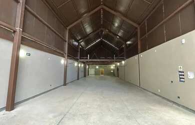 Imagem: O depósito possui 300m² de Área e está localizado em Jardim