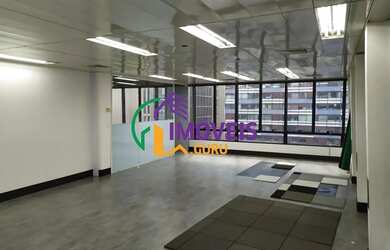 Imagem: O depósito possui 5 Vagas na garagem, 332m² de Área e está