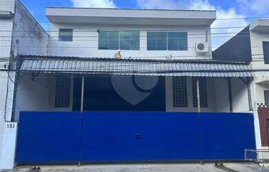 Imagem: O depósito possui 2 Vagas na garagem, 380m² de Área e está