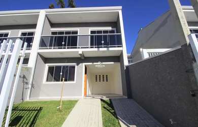 Imagem: A casa possui 2 Dormitórios, 2 Banheiros, 2 Vagas na garagem