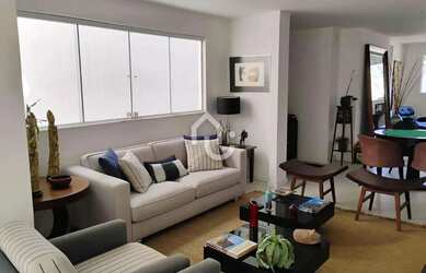 Imagem: A casa possui 4 Dormitórios, 2 Banheiros, 3 Vagas na garagem