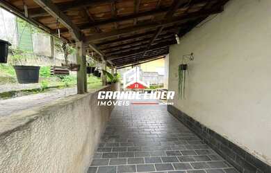 Imagem: A casa possui 3 Dormitórios, 2 Banheiros, 2 Vagas na garagem