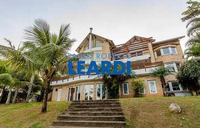 Imagem: A casa em condomínio possui 5 Dormitórios, 5 Banheiros, 5