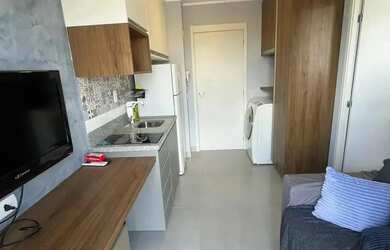 Imagem: O apartamento possui 2 Dormitórios, 1 Banheiro, 1 Vaga na garagem