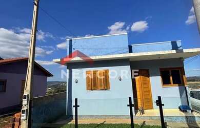 Imagem: A casa possui 2 Dormitórios, 1 Banheiro, 1 Vaga na garagem