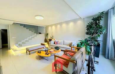 Imagem: A casa possui 4 Dormitórios, 4 Banheiros, 3 Vagas na garagem