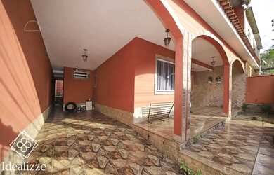 Imagem: A casa possui 3 Dormitórios, 1 Banheiro, 1 Vaga na garagem