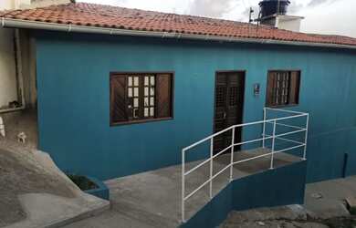 Imagem: A casa possui 2 Dormitórios, 1 Banheiro, 80m² de Área e Imóvel