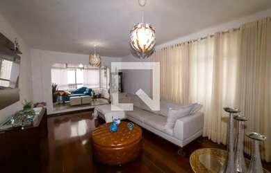 Imagem: O apartamento possui 4 Dormitórios, 2 Banheiros, 3 Vagas na