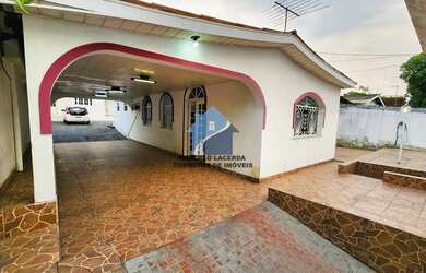 Imagem: A casa possui 5 Dormitórios, 5 Banheiros, 4 Vagas na garagem