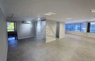 Imagem: O depósito possui 2 Vagas na garagem e 100m² de Área e está