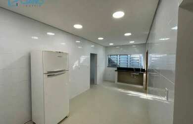 Imagem: A casa possui 3 Dormitórios, 4 Banheiros, 3 Vagas na garagem